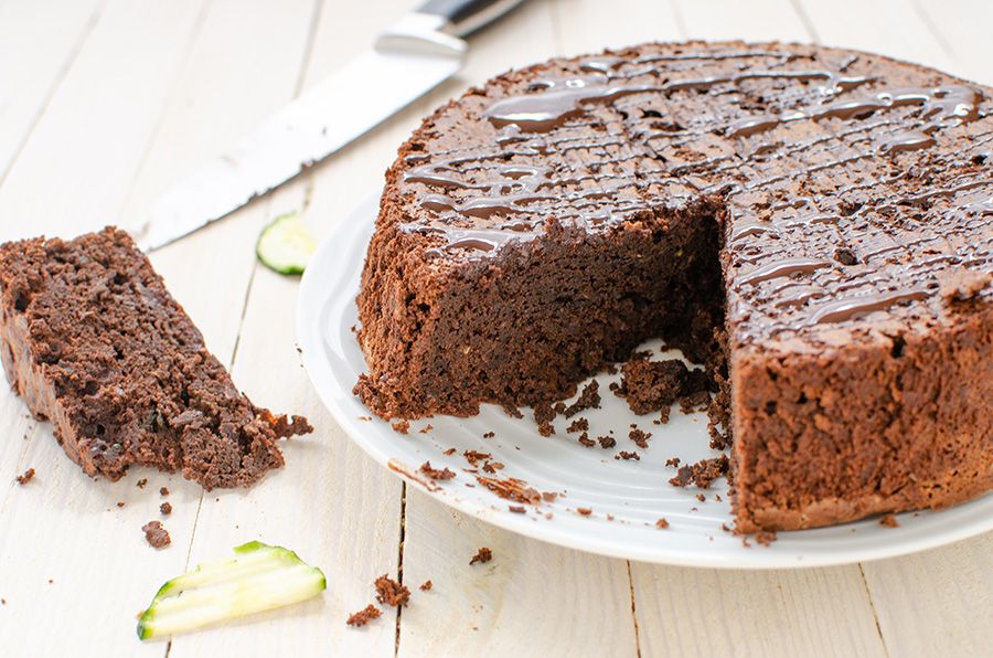 Gâteau au chocolat aux langues de chats et bonbons façon